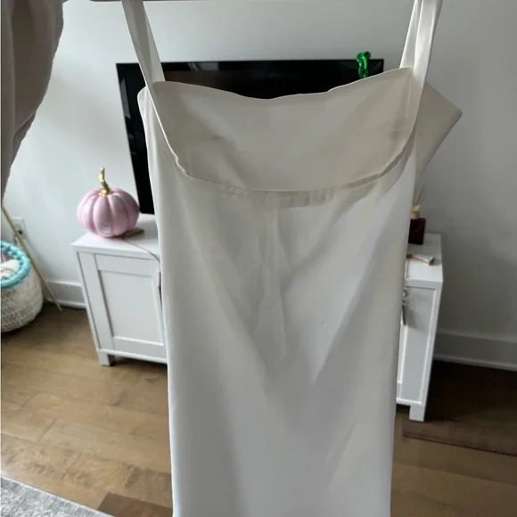 white simple dress - Picture 2 of 2